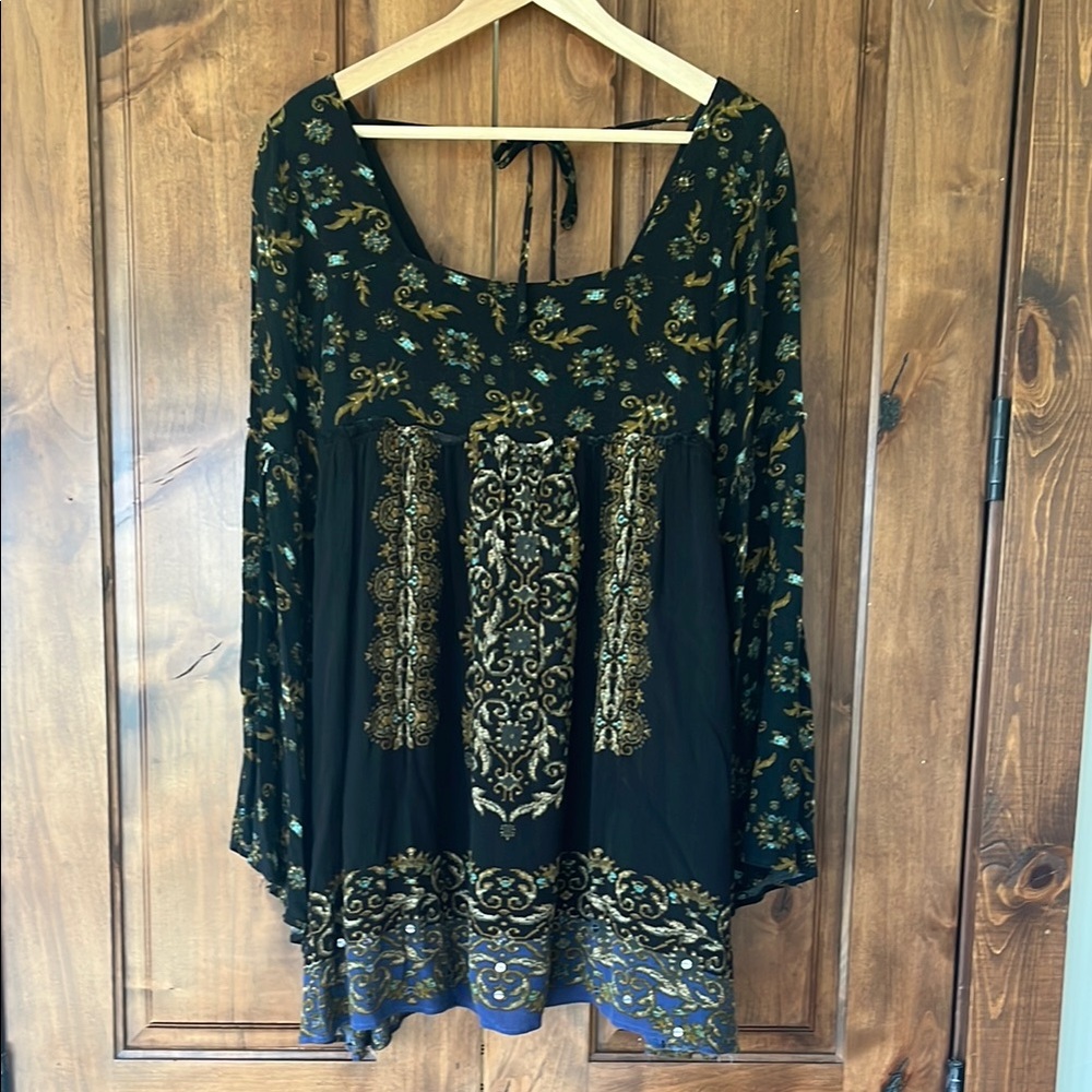 Elegant Black and Gold Women's Top